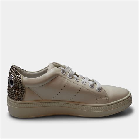 lola cruz sneakers